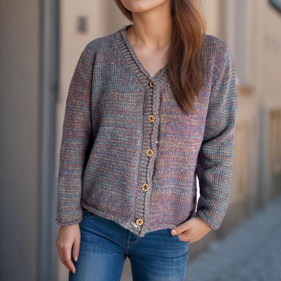 Damen Strickjacke mit kreativem Farbmuster und goldenen Knöpfen EB