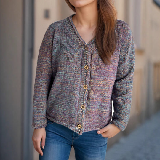 Damen Strickjacke mit kreativem Farbmuster und goldenen Knöpfen EB