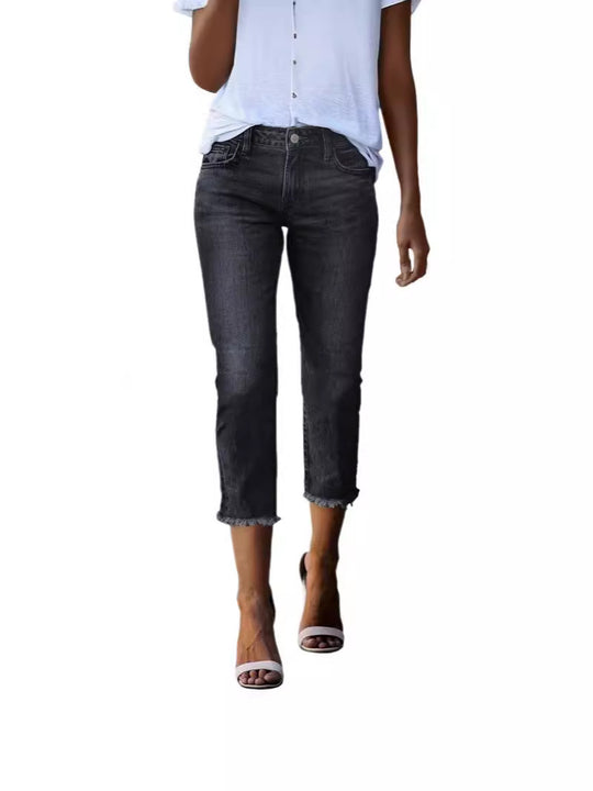 Damen nan gerade geschnittene Jeanshose in verkürzter Länge mit ausgefranstem Saum EB