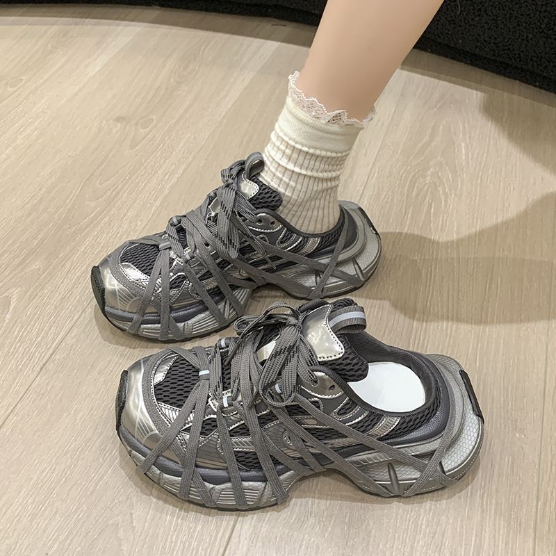 Damen Chunky-Sneaker mit mehrfachen Zier‑Riemen, atmungsaktivem Mesh und ergonomischer Plateau-Sohle EB