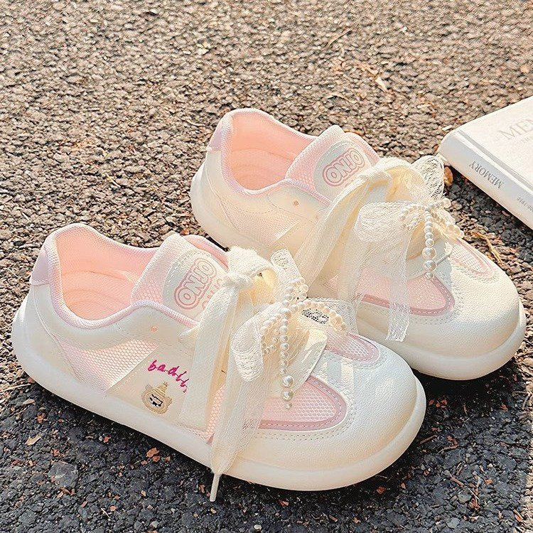 Damen Sportliche Sneaker mit modischem Spitzenelement und atmungsaktiver Oberfläche EB