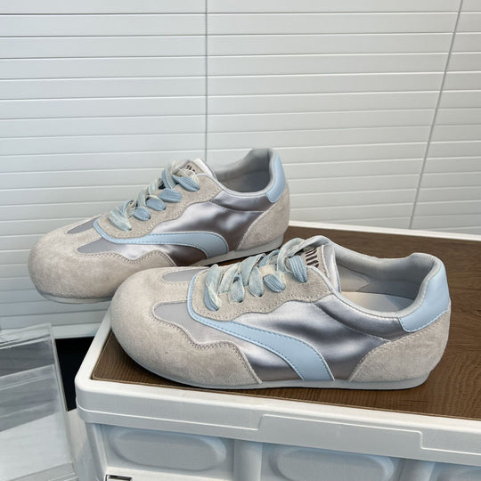 Damen Sneakers mit weichem Wildleder und glänzender Satin-Oberfläche EB