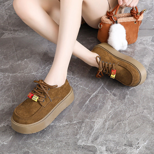 Damen Plateau-Schnürschuhe aus Wildleder mit attraktiven Details EB