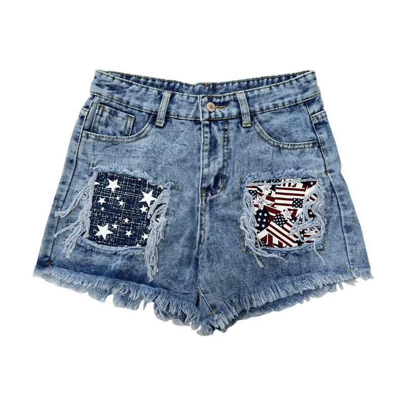 Damen Destroyed Denim-Shorts mit fransigen Taschen und modischen Aufnähern EB