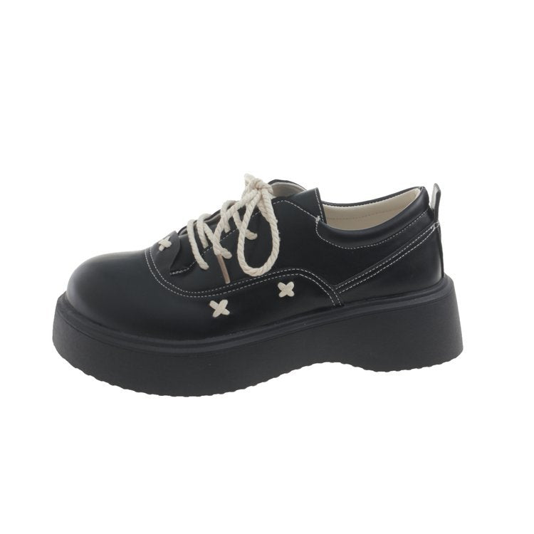Damen modische Plateau-Sneaker mit glänzender Oberfläche und dekorativen Schnürdetails EB