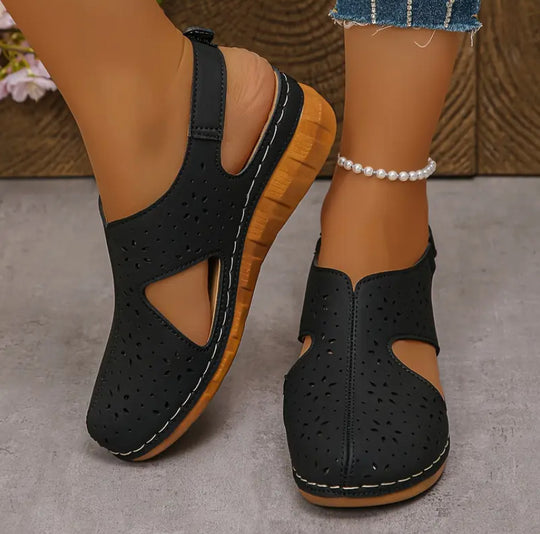 Damen Bequeme Clogs mit durchbrochenem Design und anatomischem Fußbett EB