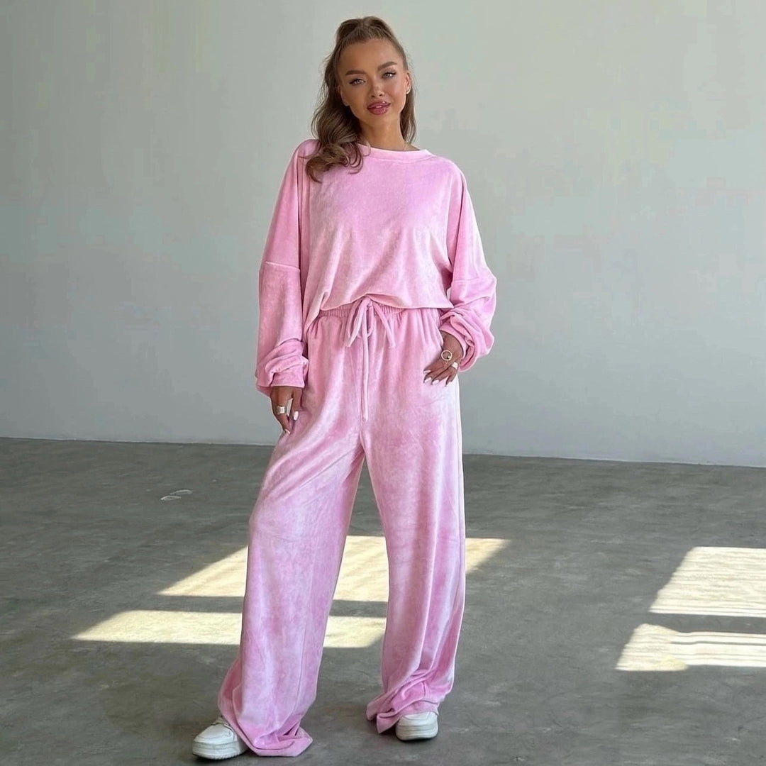 Damen luxuriöses Samt-Relax-Set mit Oversize-Crewneck und hochgeschnittener Gummibund-Jogger Eichborn Berlin