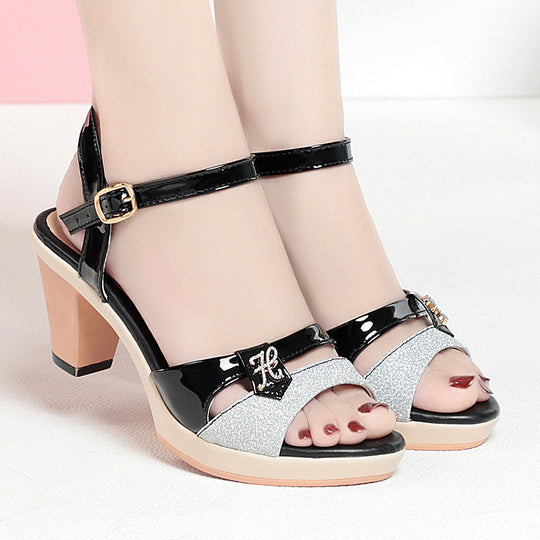 Damen Sandaletten mit funkelndem Strassdetail und elegantem Blockabsatz EB