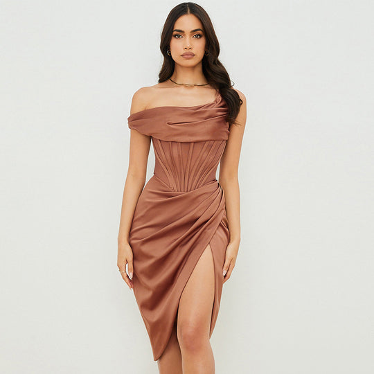 Damen Figurumspielendes Cocktailkleid mit asymmetrischem Schnitt und hohem Schlitz EB