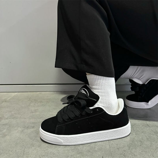 Damen Sneakers mit stilvollem Wildleder-Obermaterial und robuster Gummisohle EB
