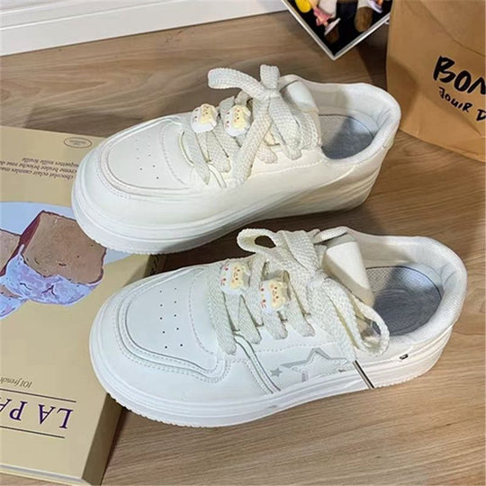 Damen Sportliche Sneakers mit verspielten Applikationen EB