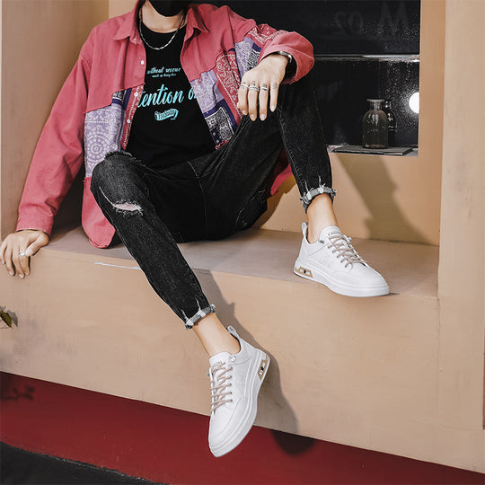 Herren minimalistische Kunstleder-Sneaker mit belüfteter Zehenperforation und gepolsterter Fersenschlaufe EB