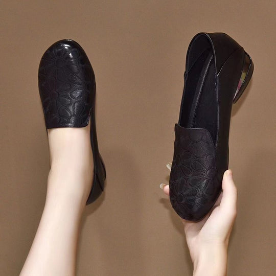 Damen nan elegante gepolsterte Lederloafer mit floral geprägter Oberfläche und mittelhohem Blockabsatz EB