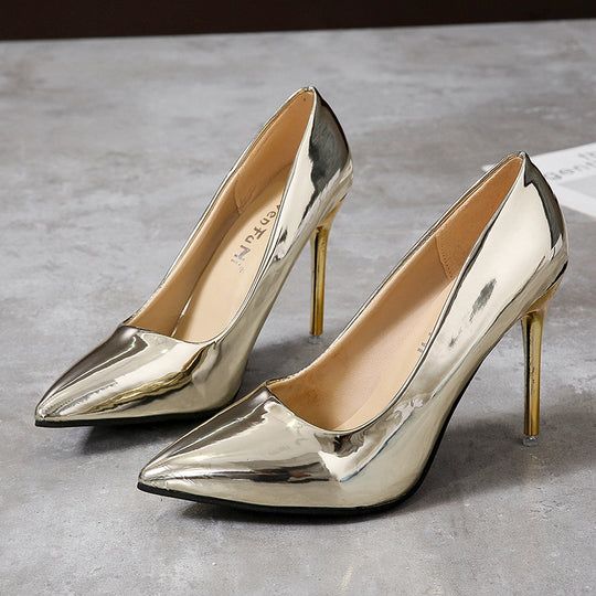 Damen  spitze Pumps mit schmalem Stilettoabsatz und spiegelnder Lackoptik EB