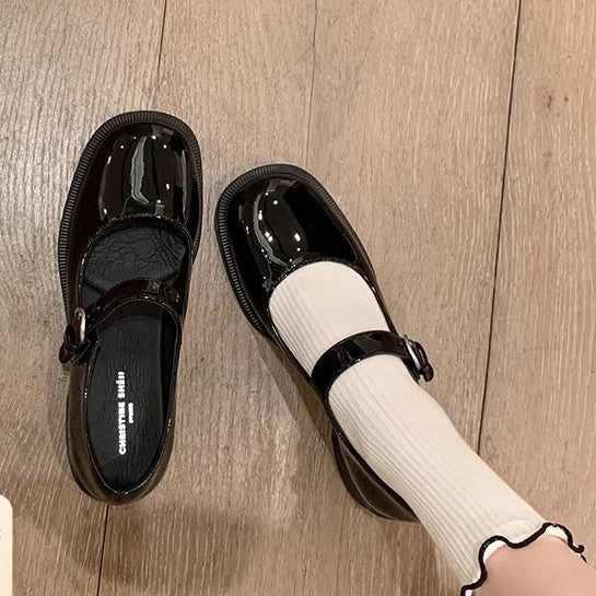 Damen Mary Jane Ballerinas mit verspieltem Riemen und glänzender Oberfläche EB