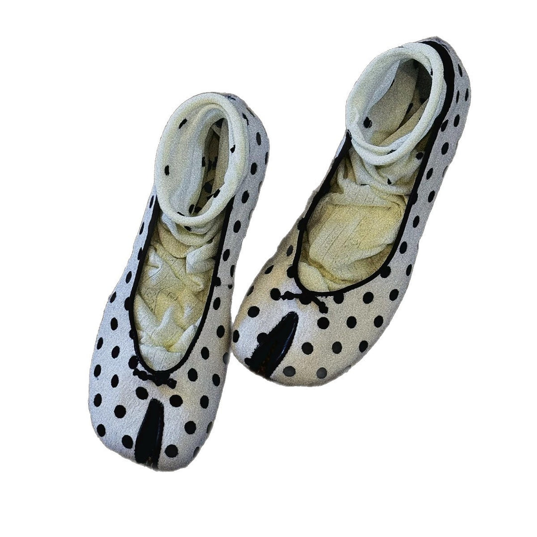 Damen Ballerinas mit eleganter Punktmusterung und innovativem Zehendesign EB