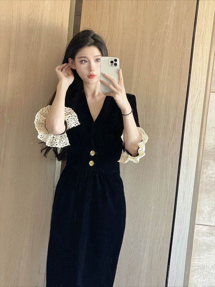 Damen elegantes Kleid mit Spitzenärmeln und dekorativen Knöpfen EB