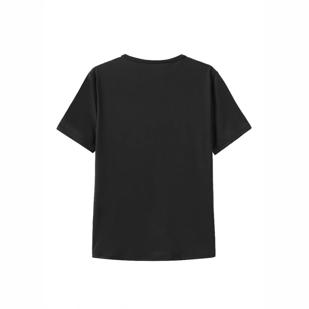 Damen T-Shirt mit künstlerischem Schmetterlingsdesign und herzförmigem Akzent EB