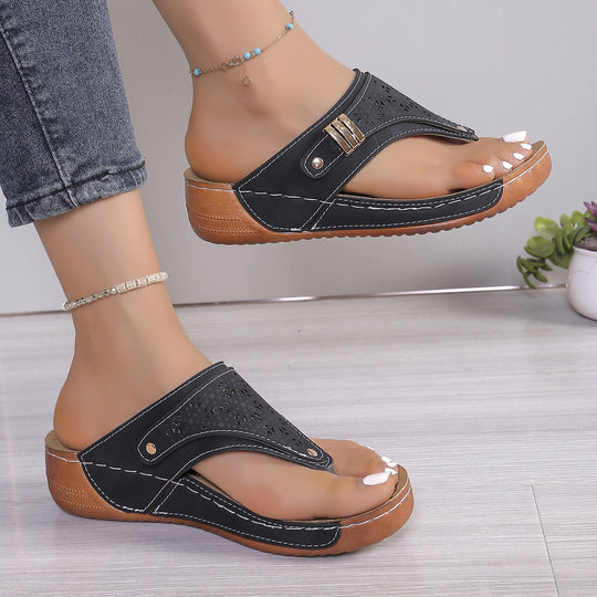 Damen Flip-Flops mit modisch perforiertem Obermaterial und bequemer Fußbettgestaltung EB