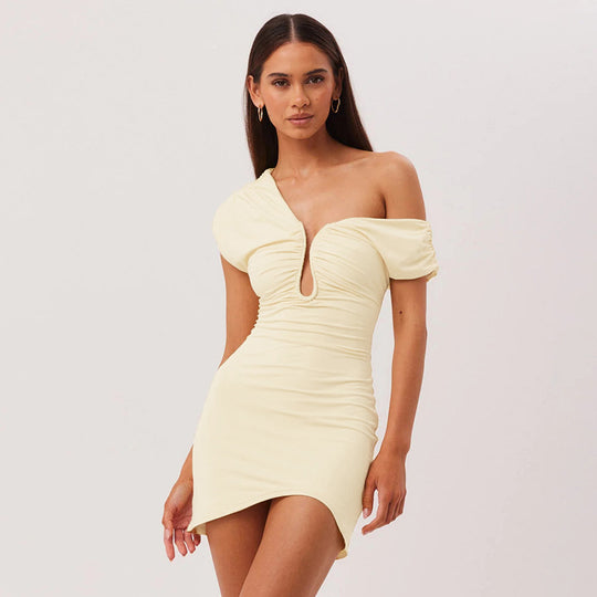 Damen Minikleid mit asymmetrischem Schnitt und figurverzierten Rüschendetails EB