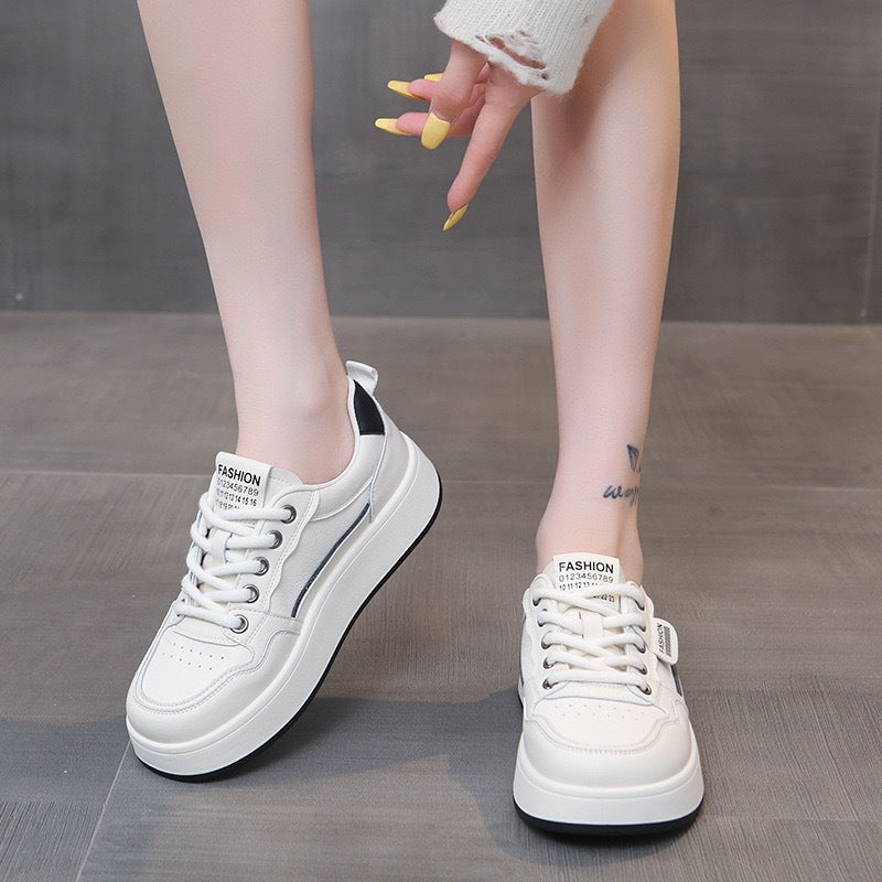 Damen Sportliche Komfort Sneakers mit dämpfender Sohle EB