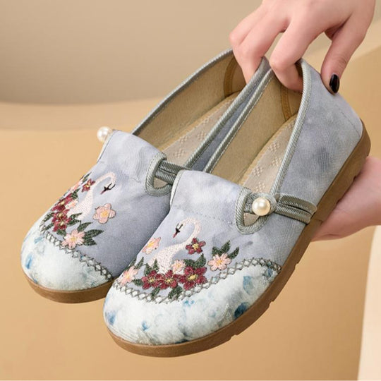Damen Hausschläppchen mit floraler Stickerei und elegantem Riemen EB