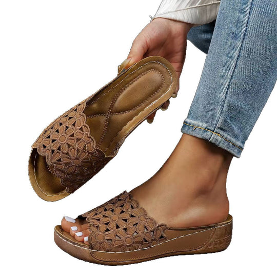 Damen bequeme Zehenschlappen mit floralen Applikationen und gepolsterter Sohle EB