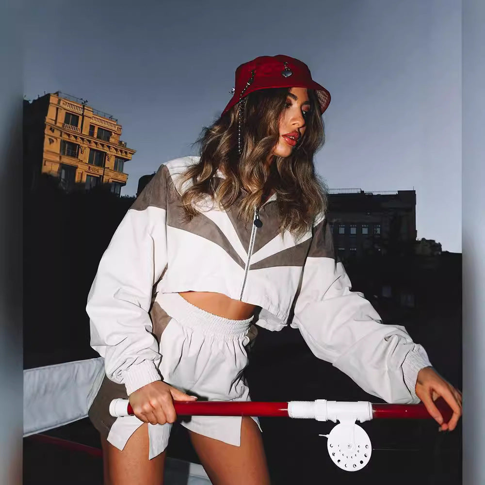 Damen sportliches Freizeit-Set mit kurzärmligem Oberteil und lockerer Shorts EB