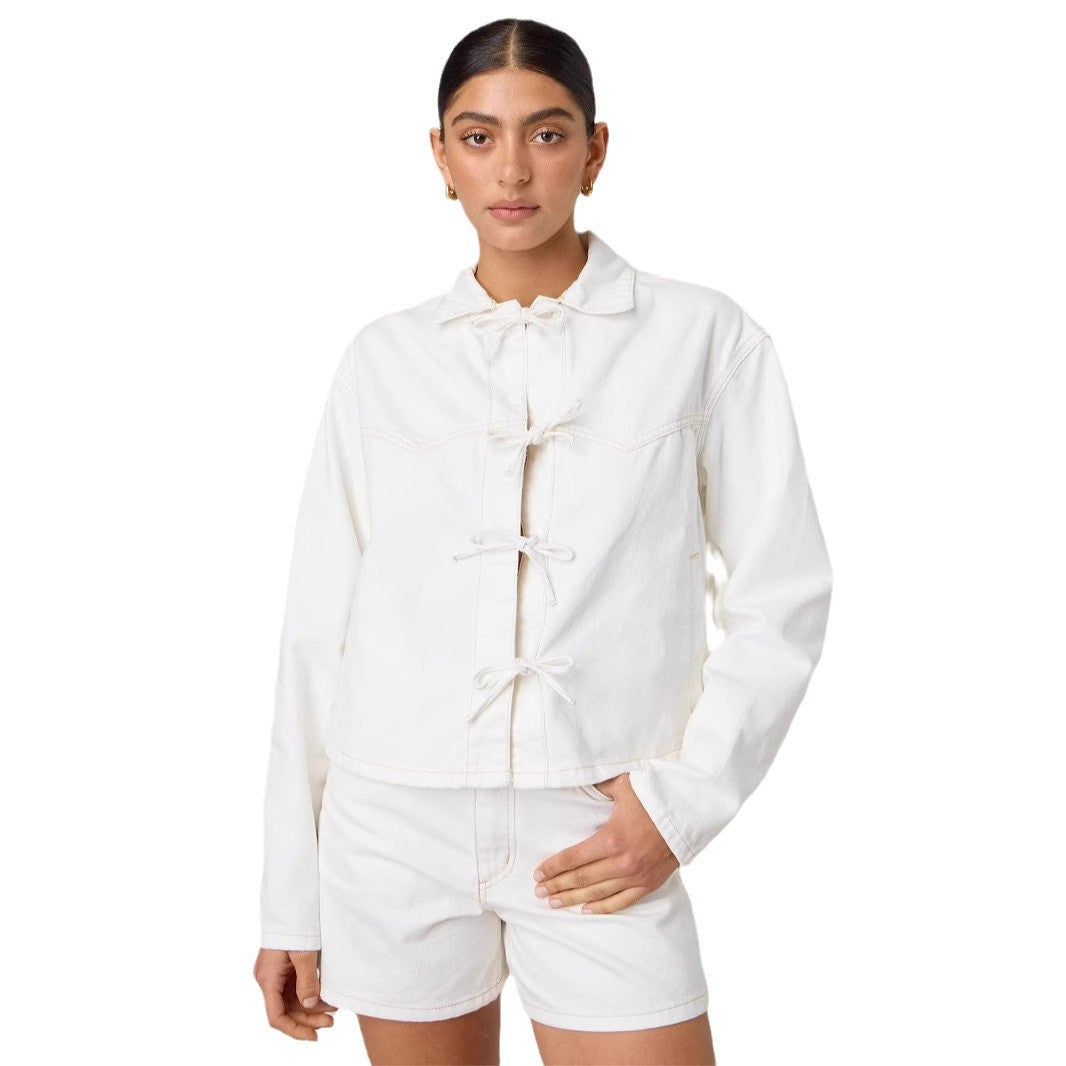 Damen nan kurze Denimjacke mit dekorativen Knotenverschlüssen, kastiger Silhouette und Hemdkragen EB