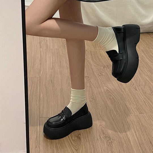 Damen elegante Plateau-Mokassins mit glänzender Oberfläche und stabiler Sohle EB