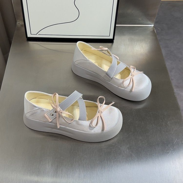 Damen Plateausneaker mit verstellbarem Riemen und dekorativen Schleifendetails EB