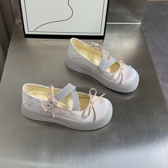 Damen Plateausneaker mit verstellbarem Riemen und dekorativen Schleifendetails EB