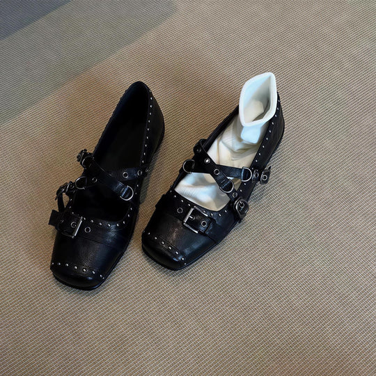 Damen Modische Ballerinas mit verstellbarem Riemchen und eleganten Nieten EB