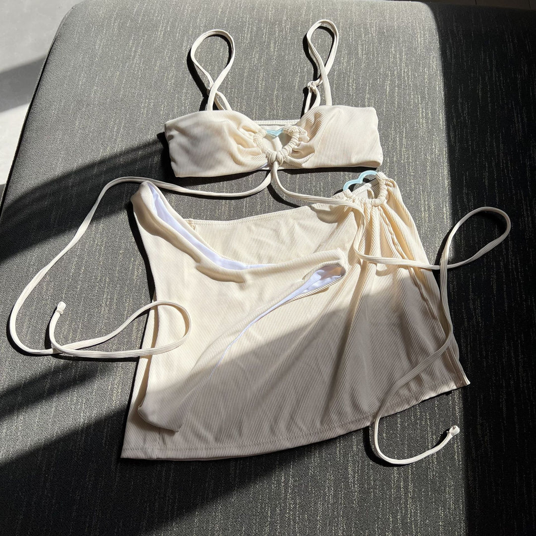 Damen Sportlicher Bikini mit Bandeau-Oberteil und lässigem Rock EB