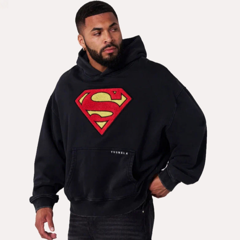 Herren nan weit geschnittener Kapuzenpullover mit markantem Comic‑S‑Logo Kängurutasche und gewaschener Look EB