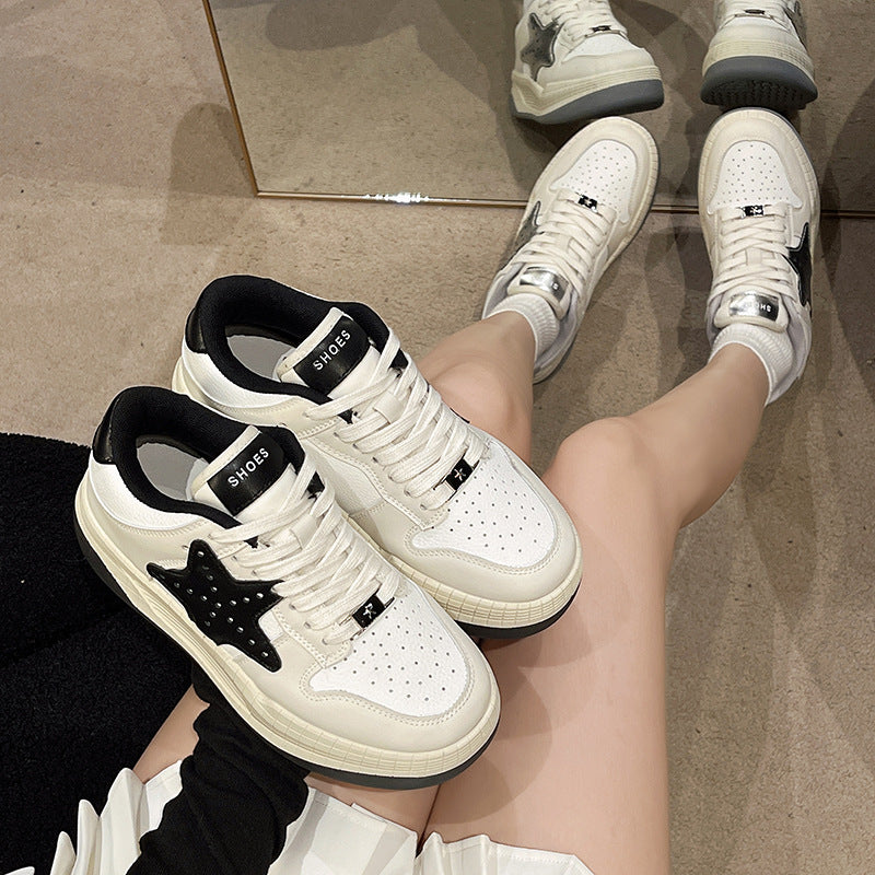 Damen Sneakers im stylischen Sportdesign mit atmungsaktiver Oberflächenstruktur und stabiler Sohle EB