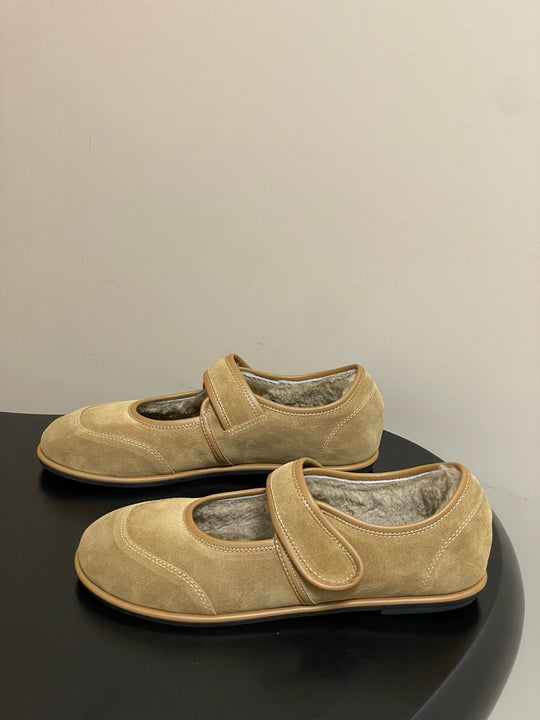 Damen Ballerinas mit verstellbarem Riemen und weichem Wildleder EB