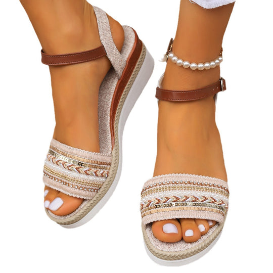 Damen elegante Plateausandalen mit verstellbarem Riemendesign und floralem Stickmuster EB