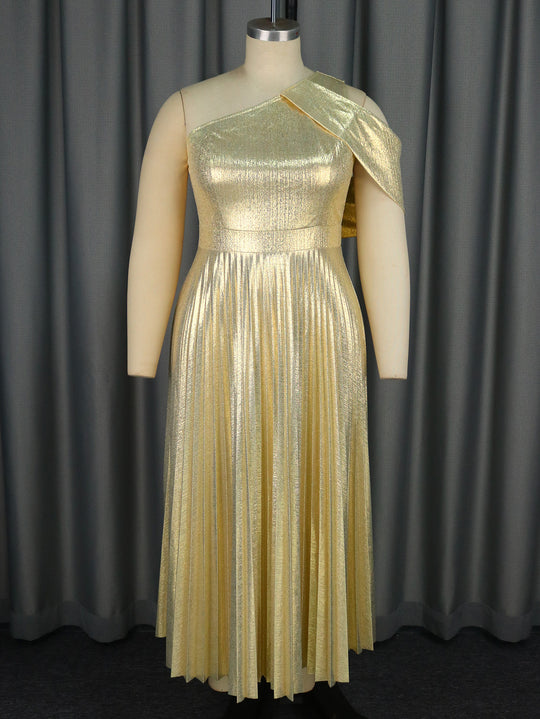 Damen Glamouröses Maxikleid mit hochmodernem asymmetrischem Schnitt und schimmerndem Material EB