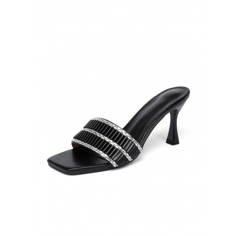 Damen Elegant verziertes Plateau-Mules mit schimmernden Akzenten EB