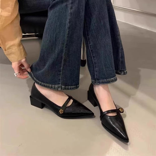Damen Elegante Pumps mit modernem Riemen und stilvollem Akzent EB