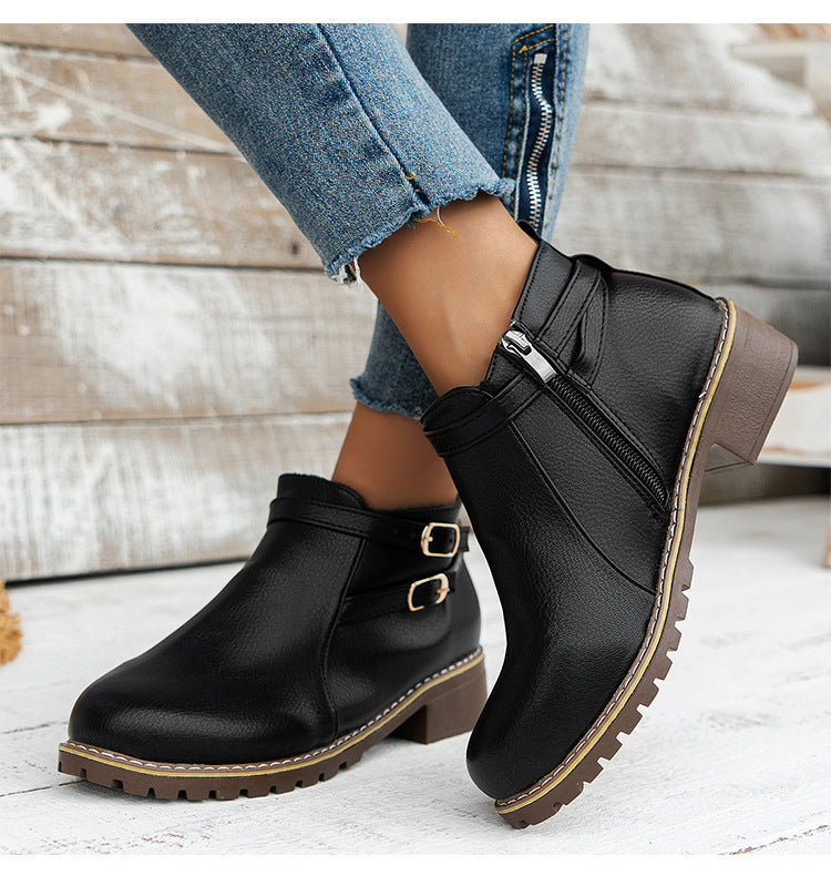 Damen nan Stiefelette mit doppelten Zierriemen, profilierter Traktorsohle und niedrigem Blockabsatz EB