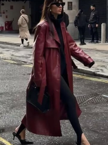 Damen Kunstleder-Trenchcoat mit taillierbarem Gürtel und schickem Kragen EB