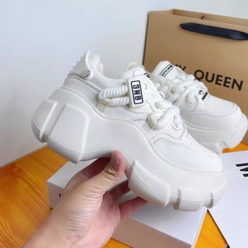 Damen Plateausneaker mit innovativem Sohlenprofil und stylischem Design EB