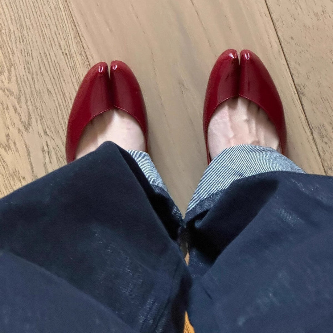 Damen Ballerinas mit elegantem Hochglanz und komfortablem Riemen EB