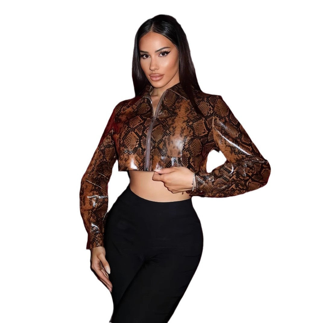 Damen cropped Kunstlederjacke im Schlangenprint EB
