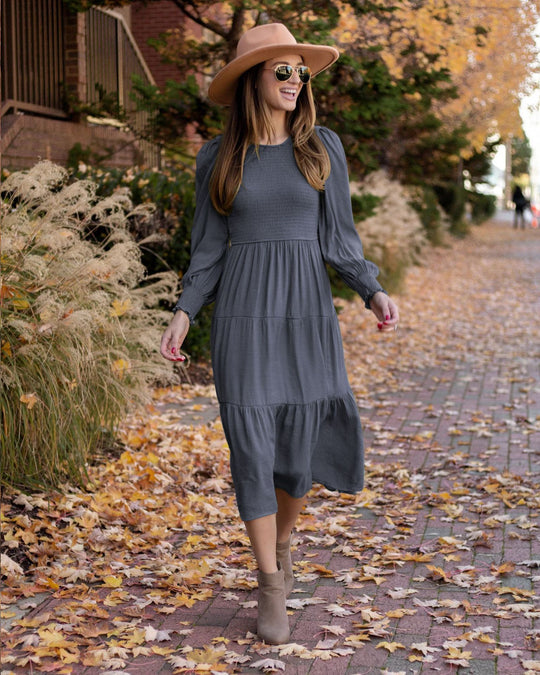 Damen Maxikleid mit schickem Smock-Oberteil und voluminösen Puffärmeln EB