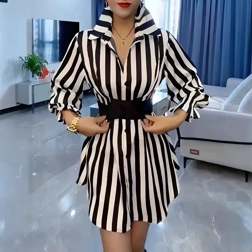 Damen Hemdblusenkleid mit markantem Streifenmuster und weitem Kragen EB