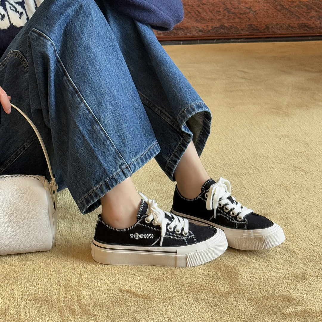 Damen Sportliche Canvas Sneaker mit klassischer Schnürung und rutschfester Sohle EB