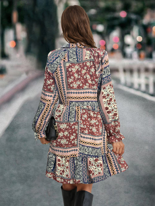 Damen Boho-Minikleid mit langen Ärmeln und buntem Muster EB